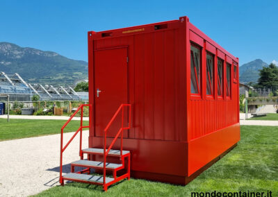 Mondocontainer - Container abitativo estreno rosso con scalette esterne